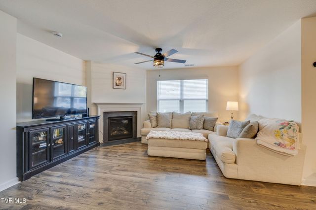 1332 Clark Point Road, Kingsport, TN 37660