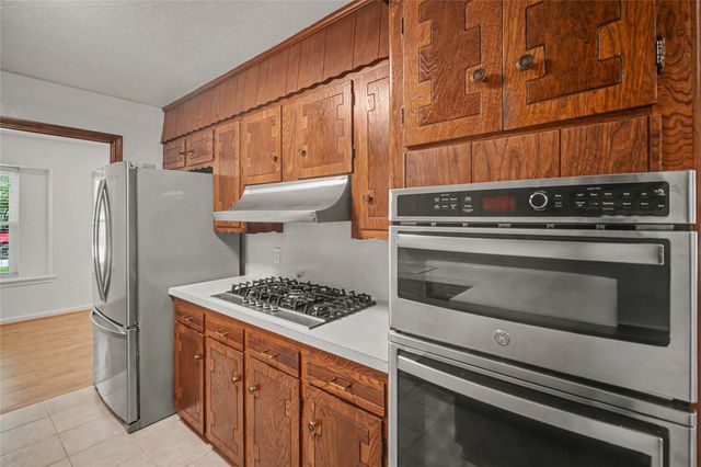 1909 Adams Street, Alvin, TX 77511