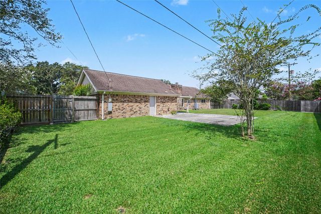 1909 Adams Street, Alvin, TX 77511
