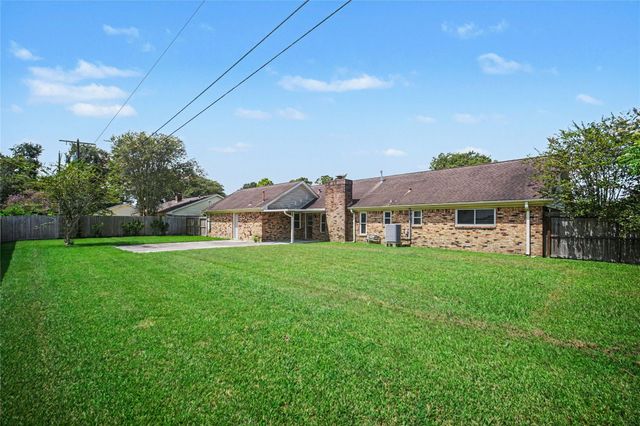 1909 Adams Street, Alvin, TX 77511