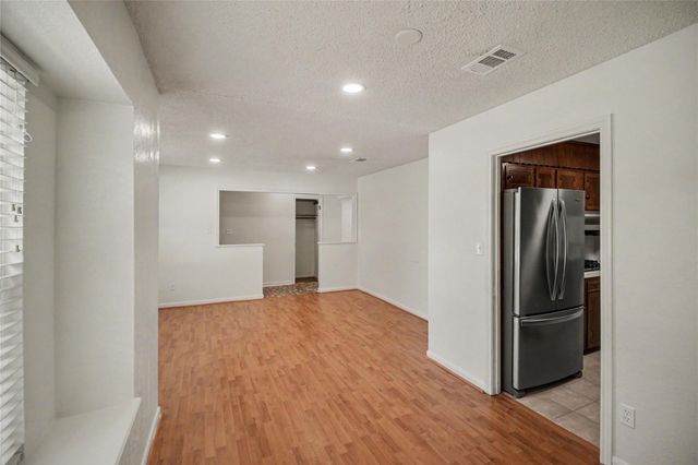 1909 Adams Street, Alvin, TX 77511