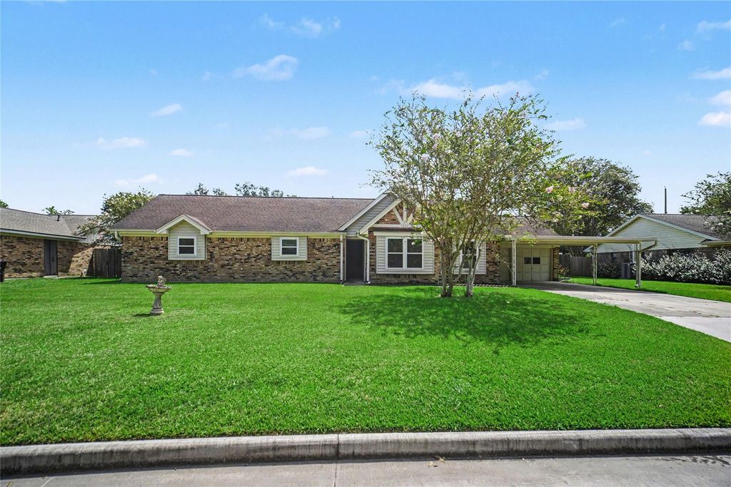 1909 Adams Street, Alvin, TX 77511