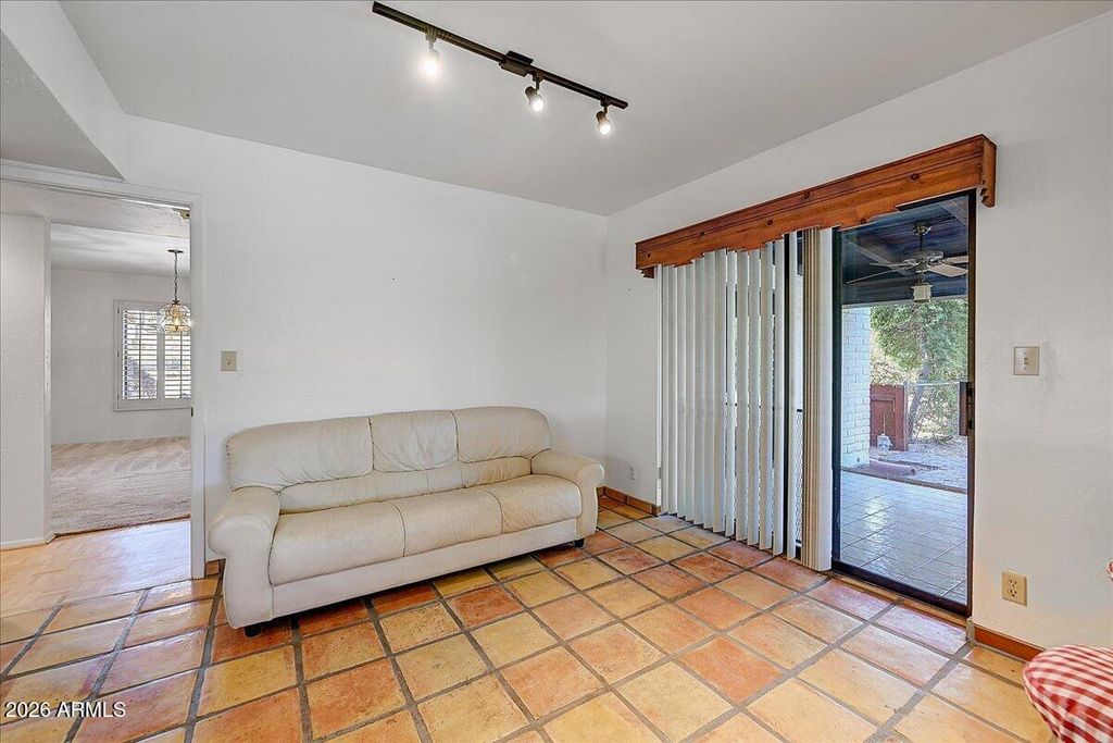 Image 16 of property listing at 9033 E LAZYWOOD Place, Carefree, AZ 85377