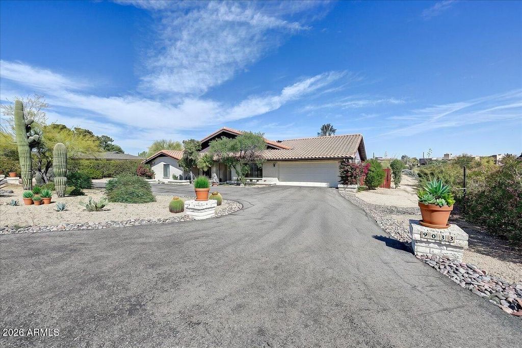 Image 3 of property listing at 9033 E LAZYWOOD Place, Carefree, AZ 85377