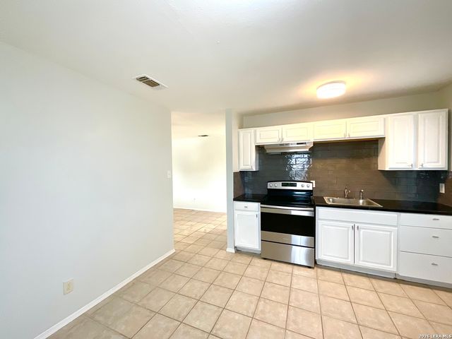 509 Meadow Forge B, Converse, TX 78109