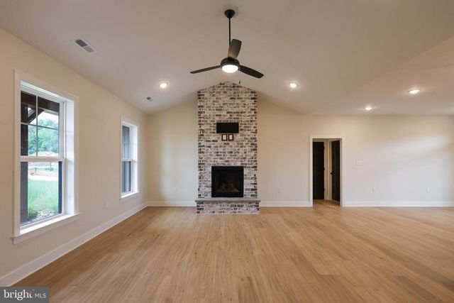 45 GRAND RAPIDS DR, Martinsburg, WV 25403