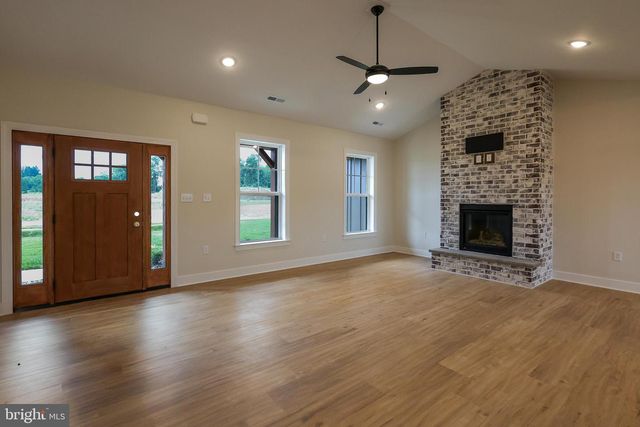 45 GRAND RAPIDS DR, Martinsburg, WV 25403