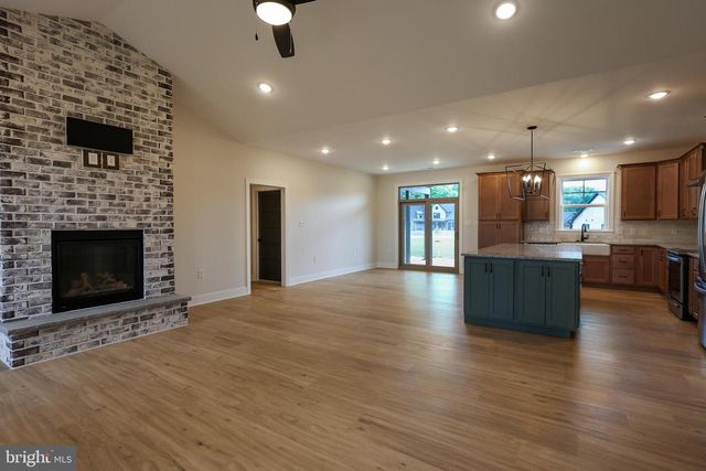 45 GRAND RAPIDS DR, Martinsburg, WV 25403