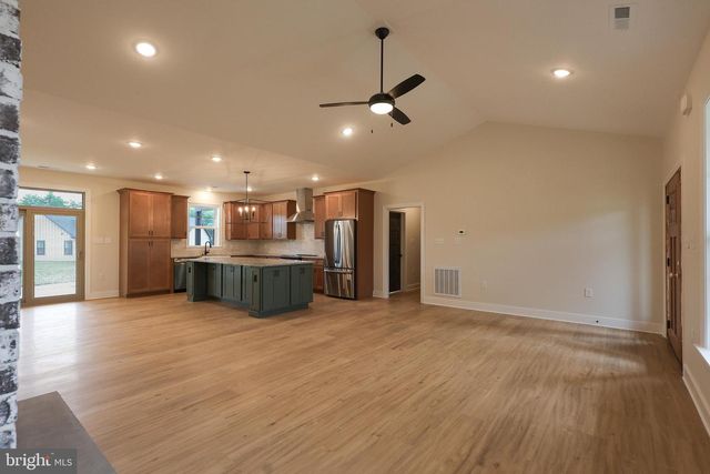 45 GRAND RAPIDS DR, Martinsburg, WV 25403