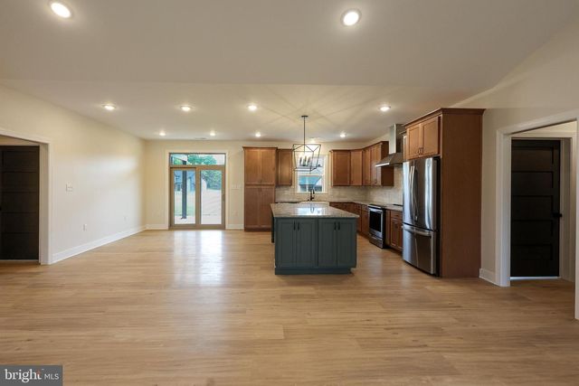 45 GRAND RAPIDS DR, Martinsburg, WV 25403