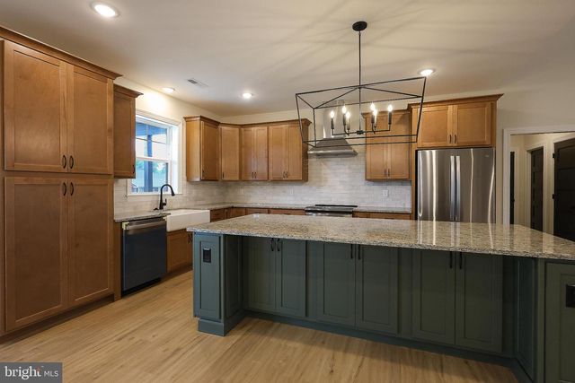 45 GRAND RAPIDS DR, Martinsburg, WV 25403