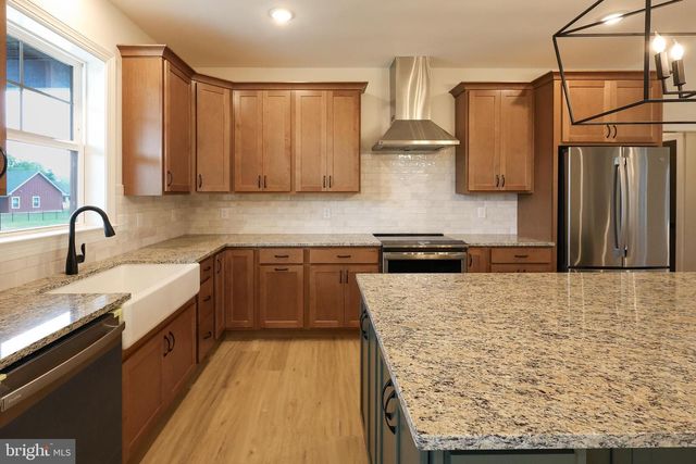 45 GRAND RAPIDS DR, Martinsburg, WV 25403