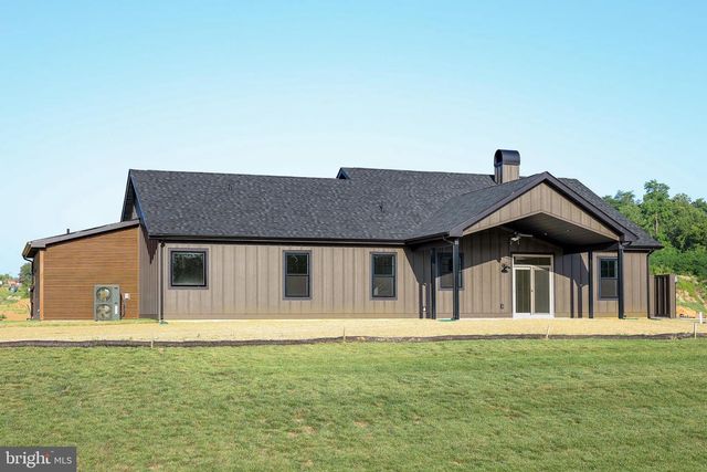 45 GRAND RAPIDS DR, Martinsburg, WV 25403
