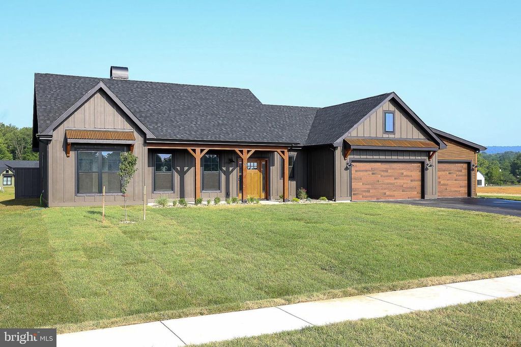 45 GRAND RAPIDS DR, Martinsburg, WV 25403