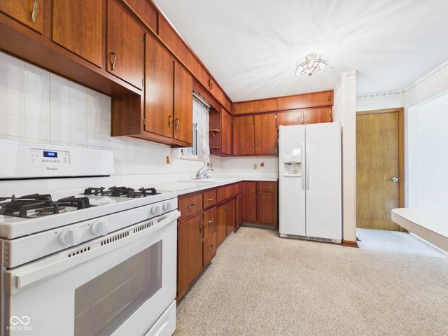 9 W Whitehall Way, Anderson, IN 46013