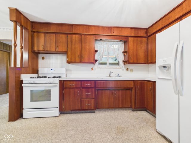 9 W Whitehall Way, Anderson, IN 46013