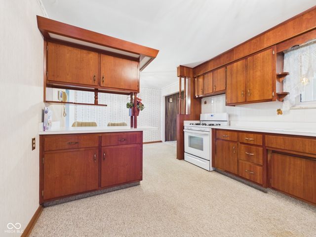 9 W Whitehall Way, Anderson, IN 46013