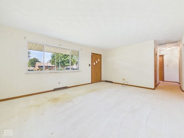 9 W Whitehall Way, Anderson, IN 46013