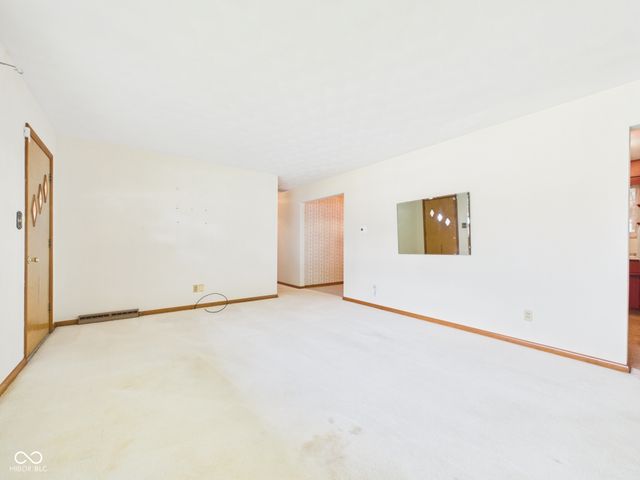 9 W Whitehall Way, Anderson, IN 46013