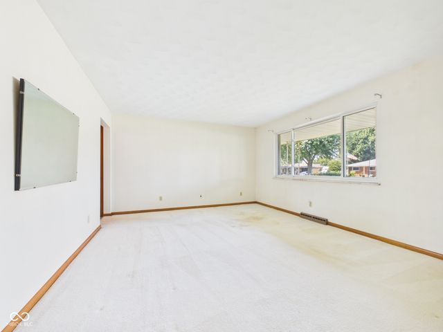 9 W Whitehall Way, Anderson, IN 46013