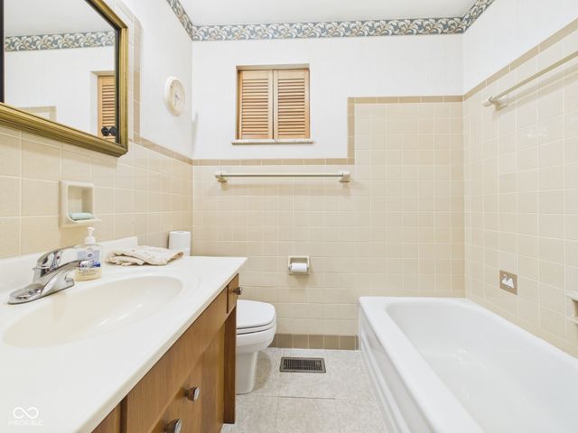 9 W Whitehall Way, Anderson, IN 46013