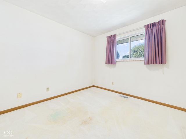 9 W Whitehall Way, Anderson, IN 46013