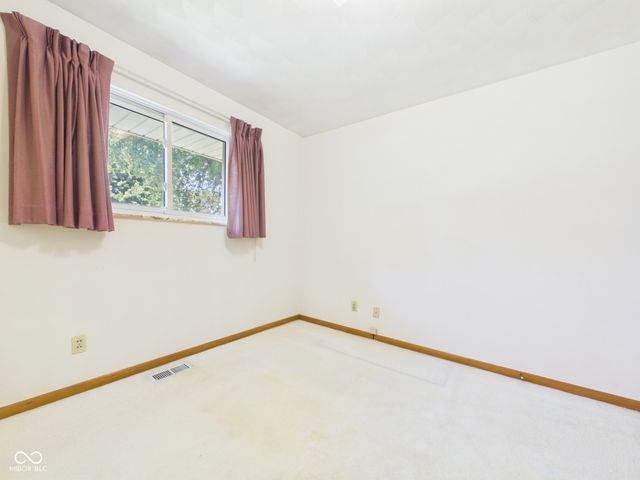 9 W Whitehall Way, Anderson, IN 46013