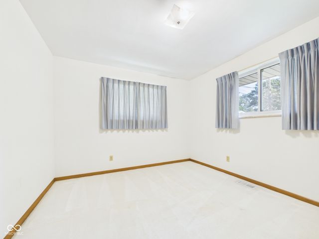 9 W Whitehall Way, Anderson, IN 46013