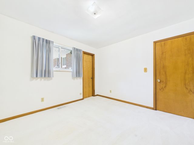 9 W Whitehall Way, Anderson, IN 46013