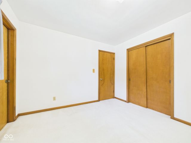 9 W Whitehall Way, Anderson, IN 46013