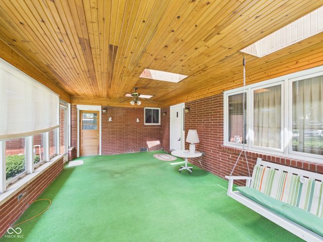 9 W Whitehall Way, Anderson, IN 46013