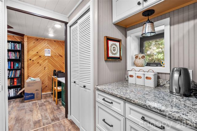 180 Longview Road, Newland, NC 28657