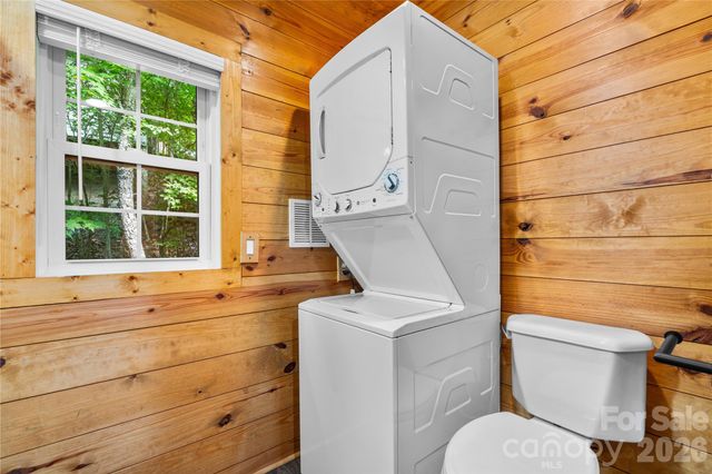 180 Longview Road, Newland, NC 28657