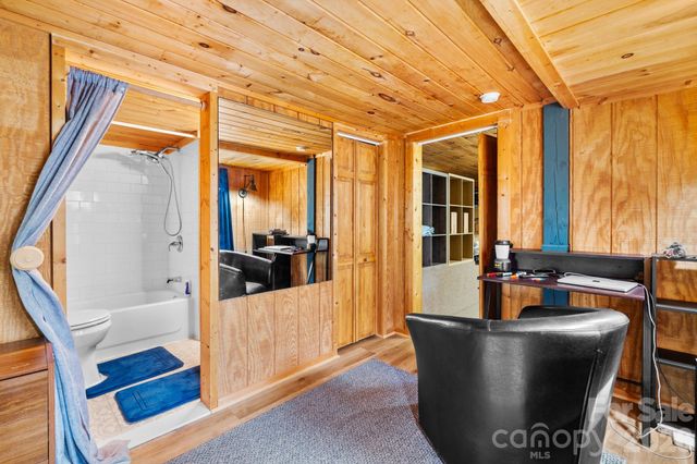 180 Longview Road, Newland, NC 28657