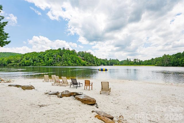 180 Longview Road, Newland, NC 28657