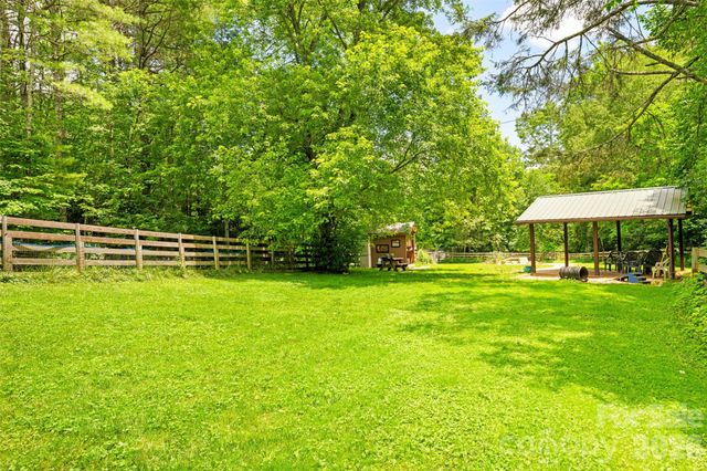 180 Longview Road, Newland, NC 28657
