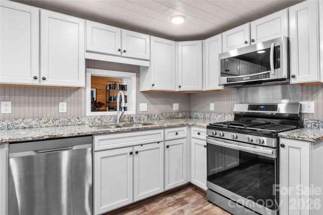 180 Longview Road, Newland, NC 28657