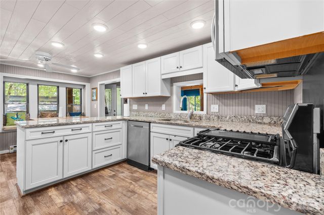 180 Longview Road, Newland, NC 28657