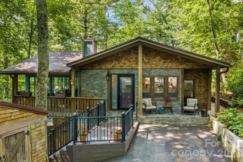 180 Longview Road, Newland, NC 28657