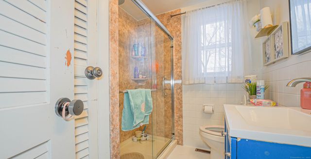 92 Plainfield Drive, Waterbury, CT 06708