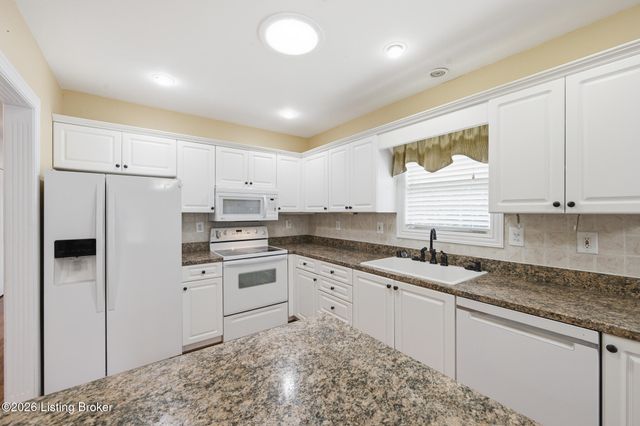 3132 Bushmill Park, Louisville, KY 40241