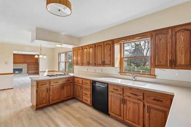 7104 Jefferson Avenue, Windsor Heights, IA 50324