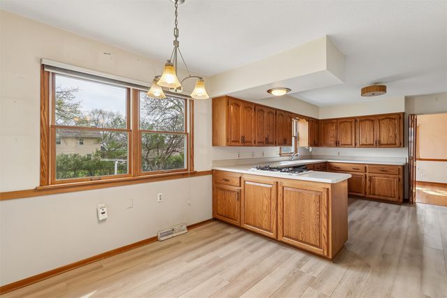 7104 Jefferson Avenue, Windsor Heights, IA 50324