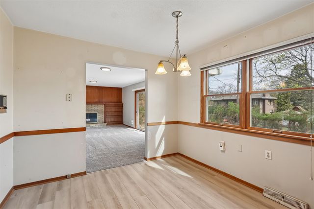 7104 Jefferson Avenue, Windsor Heights, IA 50324