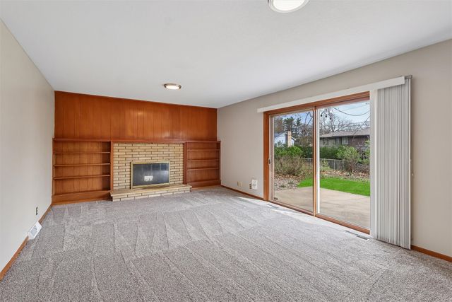 7104 Jefferson Avenue, Windsor Heights, IA 50324