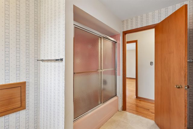 7104 Jefferson Avenue, Windsor Heights, IA 50324