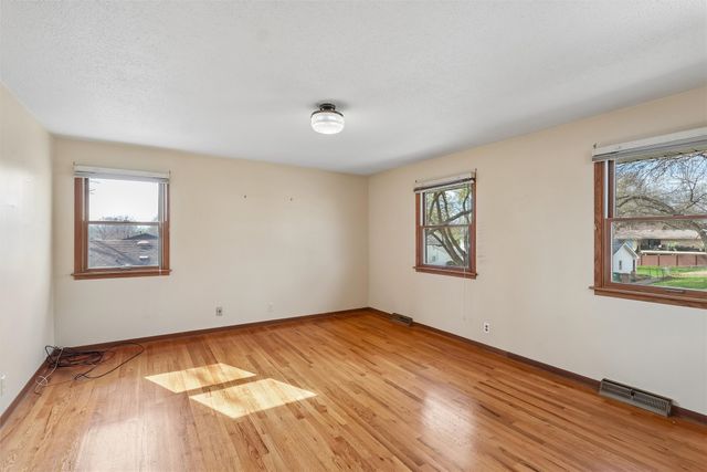 7104 Jefferson Avenue, Windsor Heights, IA 50324