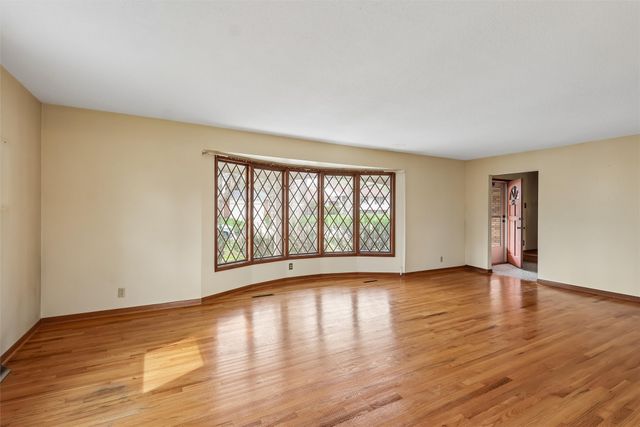 7104 Jefferson Avenue, Windsor Heights, IA 50324