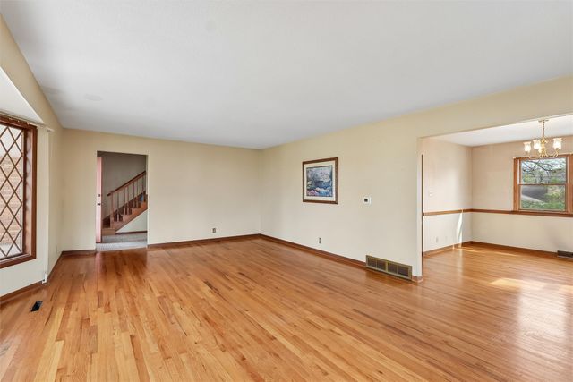 7104 Jefferson Avenue, Windsor Heights, IA 50324