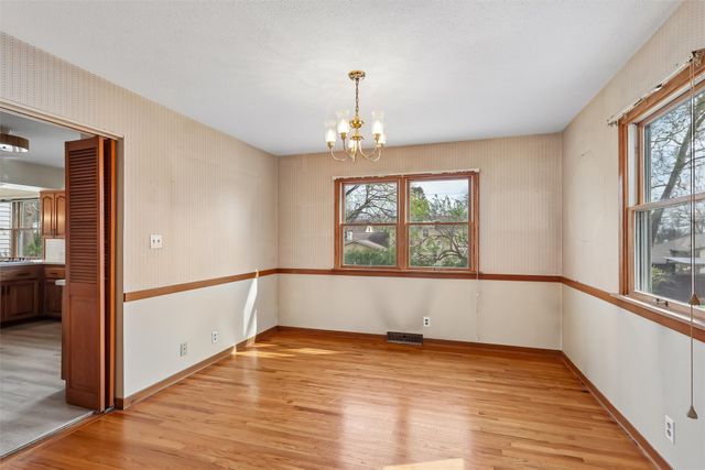 7104 Jefferson Avenue, Windsor Heights, IA 50324